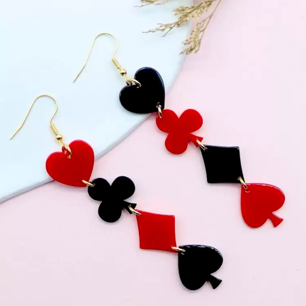 ♥️♣️♦️♠️ LETS PLAY CARDS❗️RED & BLACK DANGLE EARRINGS❗️♥️♣️♦️♠️